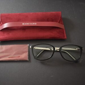 Guess By Maricano GM0325 005 Black With Silver Frames with Case